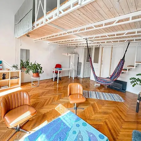 Apartment And Spacious